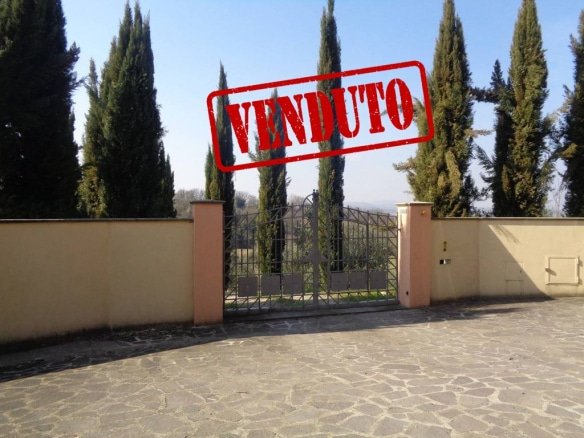CAMPAGNANO DI ROMA VIA DELLA DOTTRINA  Villa unico livello 120mq di superficie con 1,5 ha di terreno. 299.000 Euro