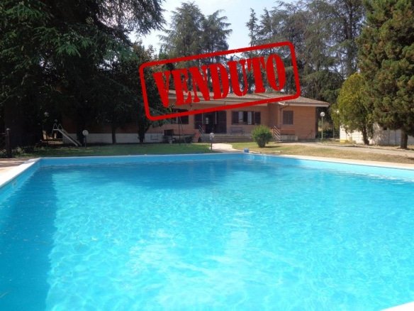 CAMPAGNANO STRADA DEL CASALINO  Villa  di campagna 310mq di superficie con 5 ha di terreno.  350.000 Euro