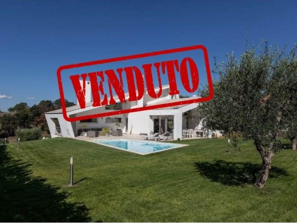 FORMELLO VIA RUBBIA Villa moderna 250mq con giardino e piscina.  850.000 Euro