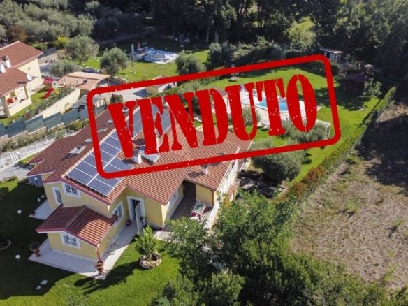 FORMELLO VIA RUBBIA Villa nuova costruzione 170mq con 2500mq di giardino e piscina. 550.000 Euro