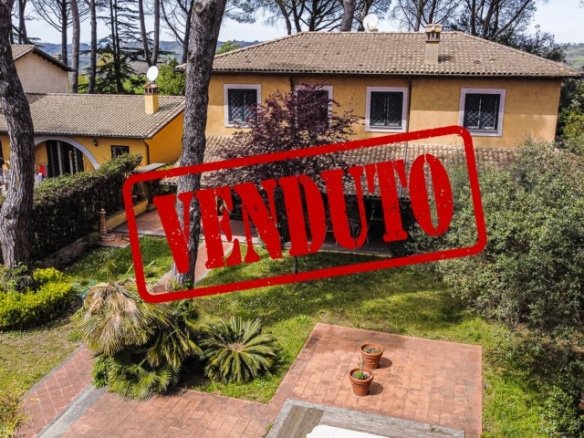 SACROFANO MONTE CARDINALE  Villa in comprensorio 240mq di superficie con 5000mq di giardino.  539.000 Euro